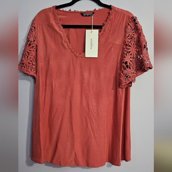 BloomChic Plain V Neck Floral Patchwork Blouse - Picture 3 of 7